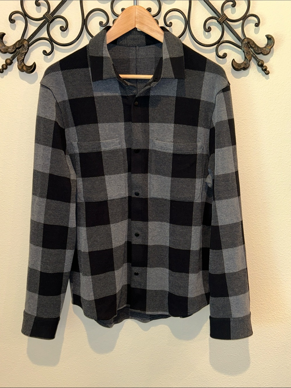 LULULEMON SOFT KNIT BUTTON UP PLAIID SHIRT SIZE MEDIUM